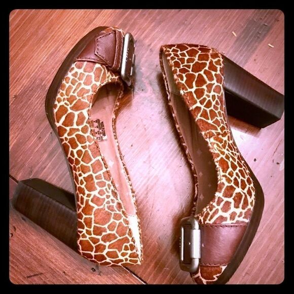 FOSSIL ANIMAL PRINT HEELS  - Picture 1 of 9